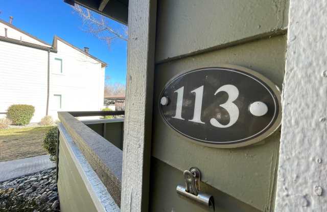 2 Bedroom / 2 Bathroom Apartment in South Reno photos photos