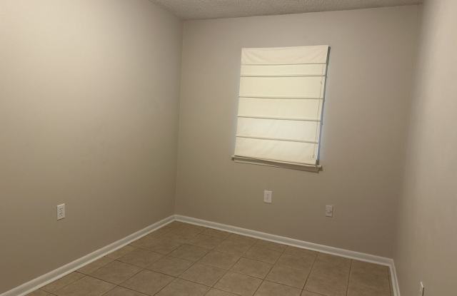2121 Oriole 3 BR 1 Bath Gallery 4