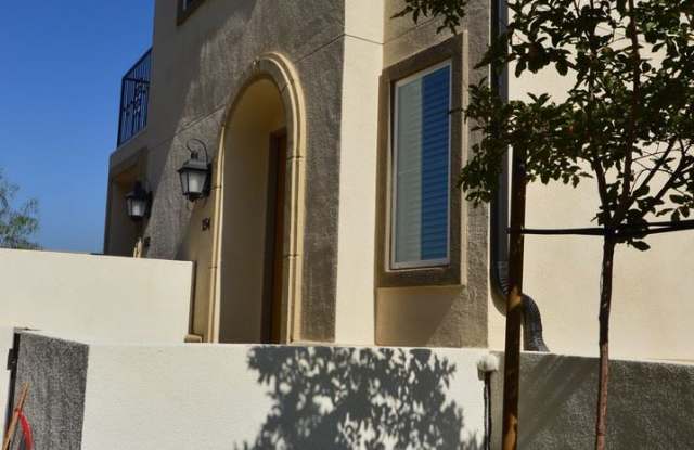 154 Gwen Lane Gallery 2