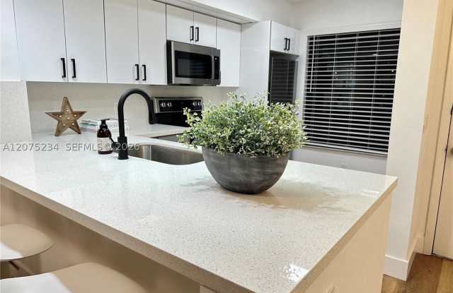 202 Lake Pointe Dr Gallery 2