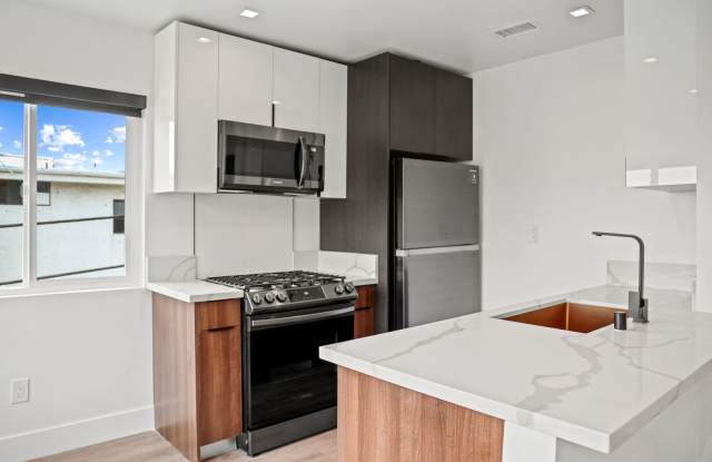 701 N Hill Place Apartments Gallery 4