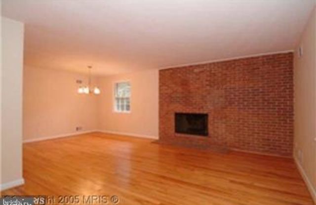 9429 CURRAN ROAD Gallery 4