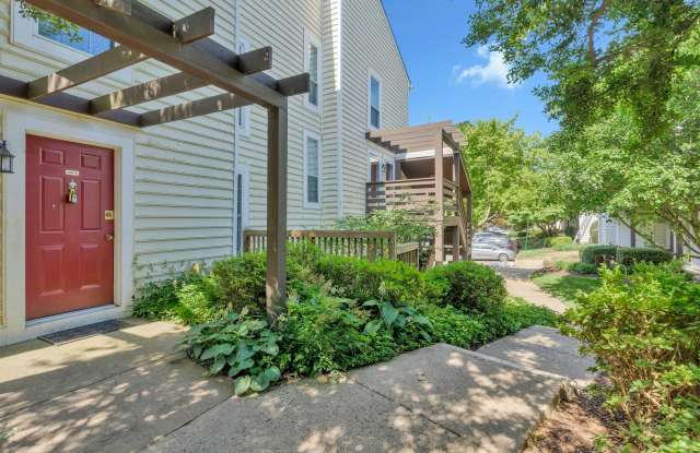 Bright  Cheery 2 BR 2 Bath Unit Available Immediately! photos photos