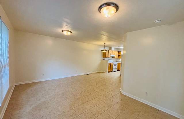 3 Bedroom, 2.5 Bath Duplex Gallery 4