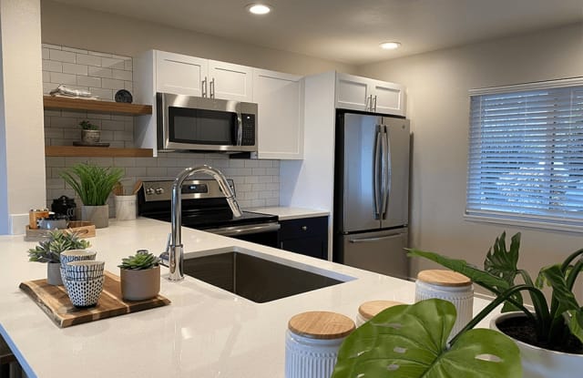 Harbor Point Waterfront Apartments Gallery 4