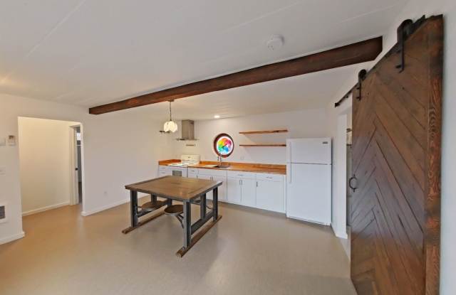 Lovely Remodeled 2 Bedroom Home in the heart of Prineville photos photos