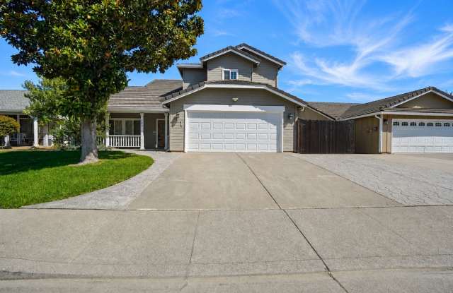 Available now !! Foxboro neighborhood & Travis Unified School District! This beauty is a 3bed / 3 bath home with tons of natural light photos photos