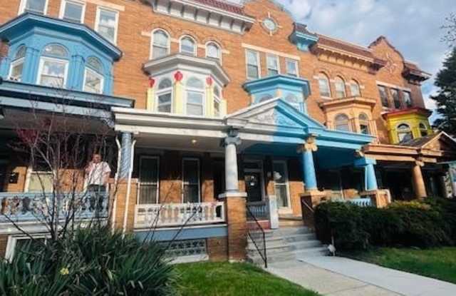 2807 N CALVERT Street unit: 2 photos photos