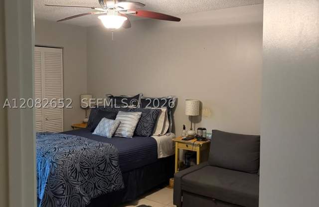 1401 SW 135th Ter Gallery 2
