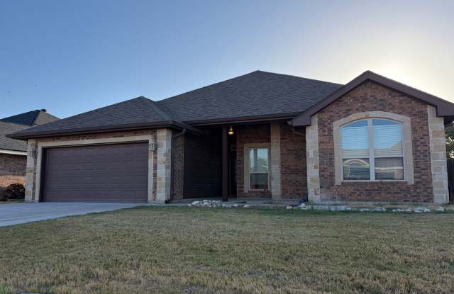 4 bedroom, 2 bath; NO CARPET! photos photos