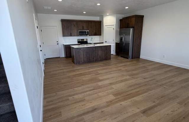 96 N 400 W Gallery 2