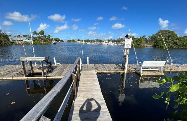 725 Hummingbird Way photos photos