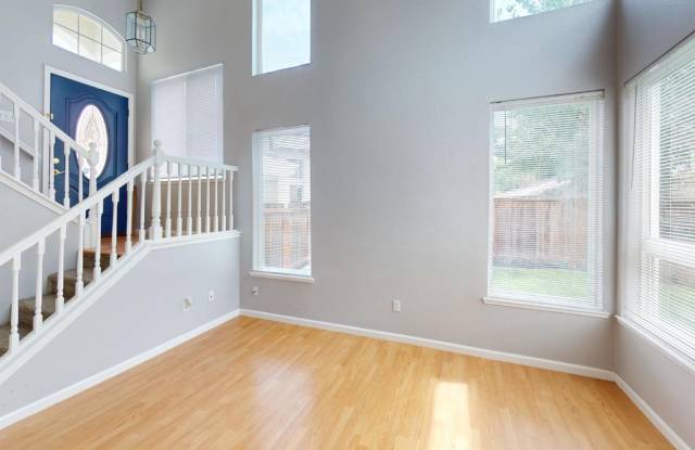 GREAT NEIGHBORHOOD...CENTRAL BRENTWOOD LOCATION CLOSE TO ALL! Gallery 4