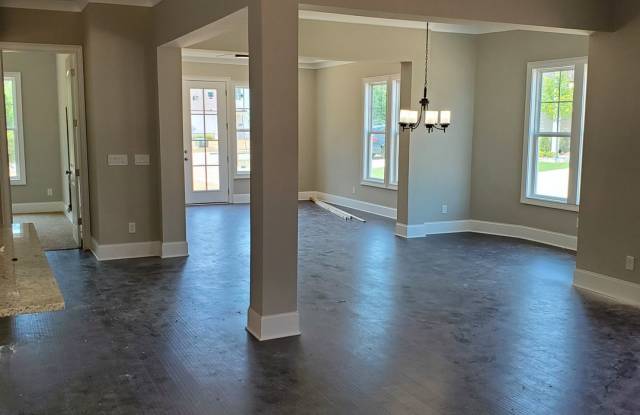 Beautiful 4BR/3BA Home in Milton's Kennewick Park | Gourmet Kitchen, Hardwood Floors & Covered Patio Gallery 3