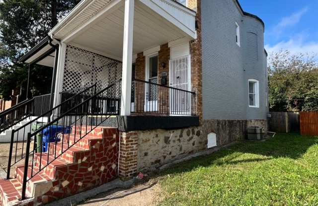 Baltimore - 2 bedrooms and 1 bath Available! Gallery 1