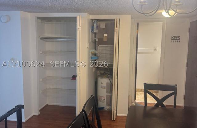 3740 Inverrary Dr Gallery 4