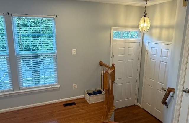 23065 POTOMAC HILL Square Gallery 4