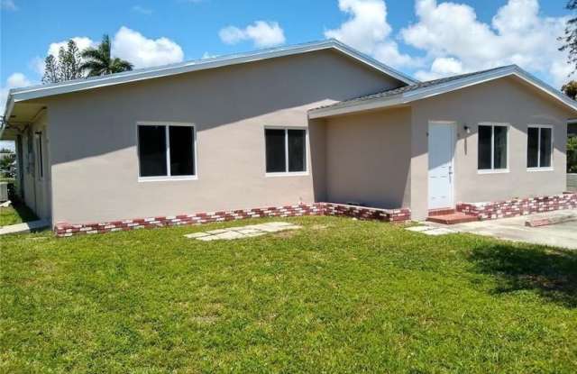 121 NW 11th Ave - 121 Northwest 11th Avenue, Dania Beach, FL 33004