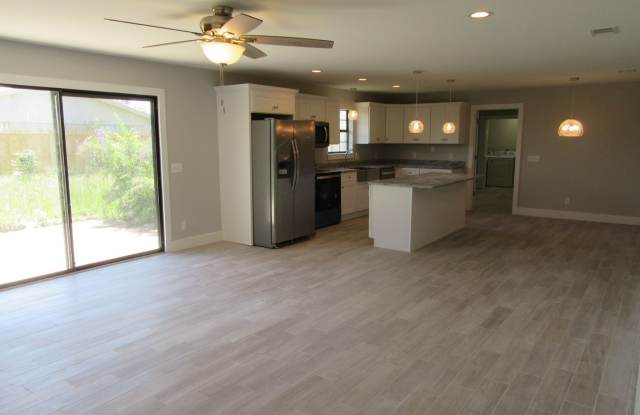 -- photos photos -- photos photos