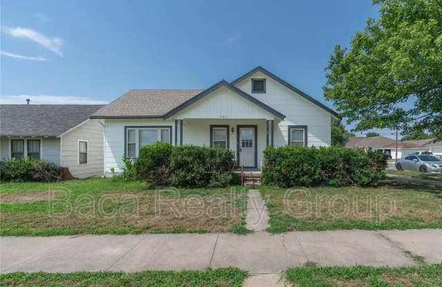 1100 W Wade St - 1100 West Wade Street, El Reno, OK 73036