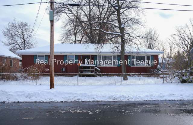 Charming 3 bedrooms in Rensselaer - 25 Clinton Street, Hampton Manor, NY 12144