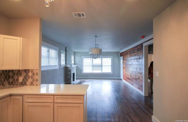 1138 IOWA ST Gallery 2