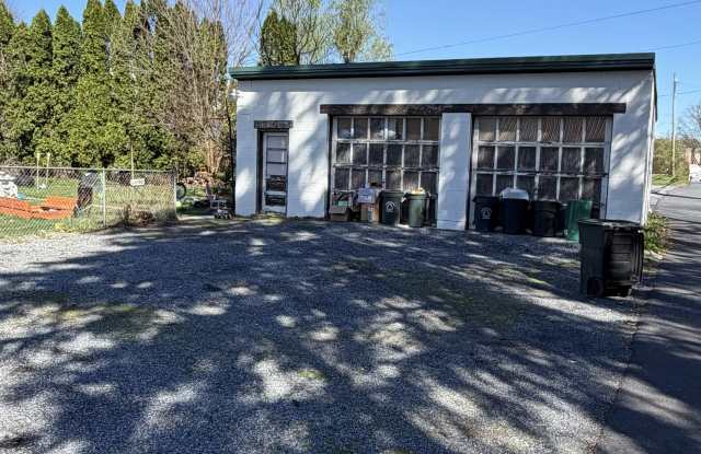 36 North Railroad Street - Garage photos photos