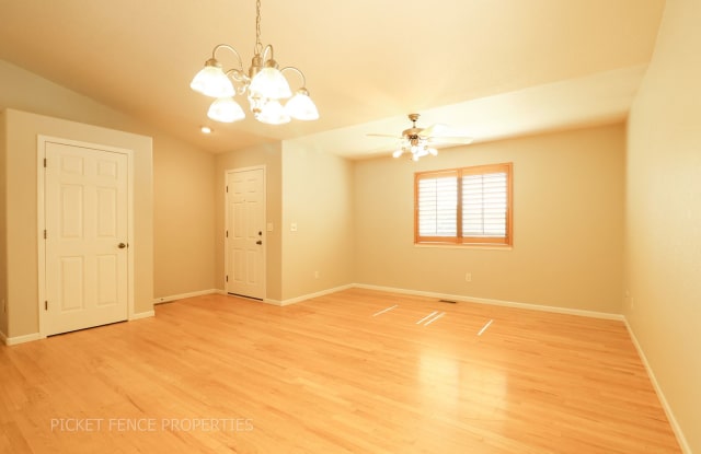 4-Bedroom, 3-Bathroom Home in Windsor Gallery 3