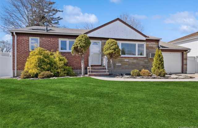 31 Evelyn Lane - 31 Evelyn Lane, Syosset, NY 11791