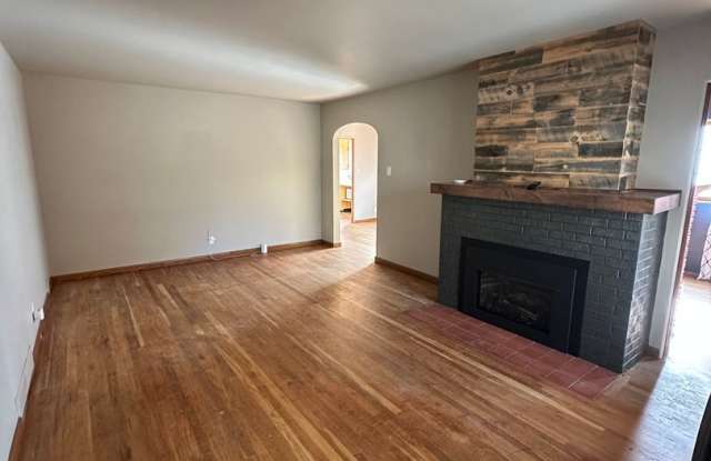 3 BEDROOM, 1 BATHROOM, SINGLE FAMILY HOME WITH 3 CAR DETACHED GARAGE Gallery 3
