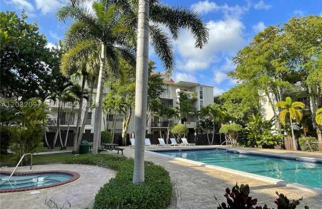 6904 N Kendall Dr Gallery 3