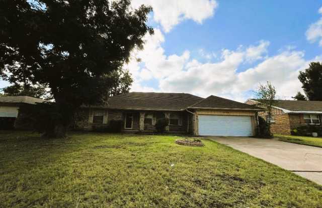2809 Windsor Blvd, 3 bed, 2 bath, 2 car garage photos photos