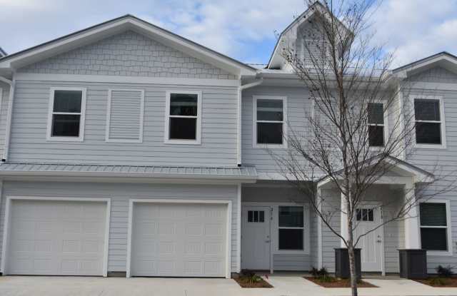 Available November 2026 - Garage Unit with Screened Porch - Verandas at Freeport - 3 Bed 2.5 Bath Gallery 1