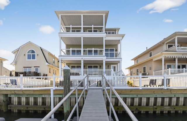 739 N Massachusetts Ave photos photos