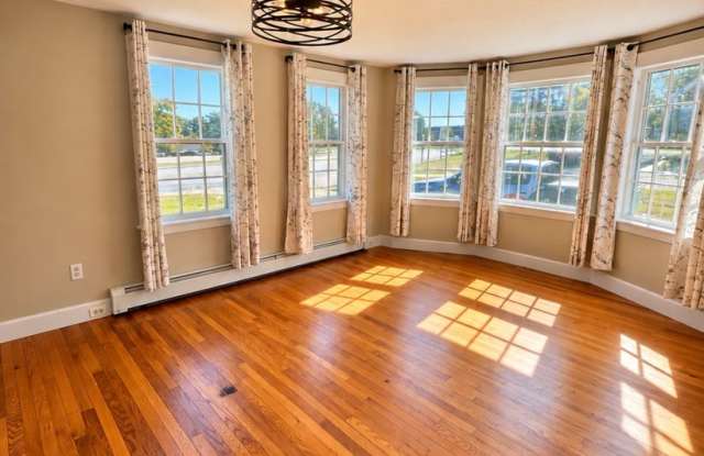 Single Family Cape House in Portsmouth, NH|Available Now! photos photos