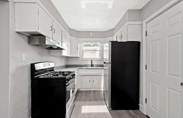 Cozy 2 bedroom home in Myer Park available June 15th! photos photos