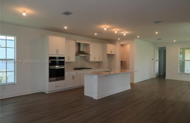 881 SW Bushel Trl Gallery 2