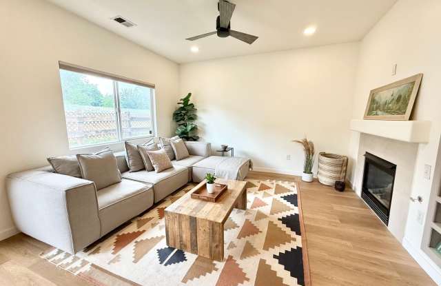 Beautifully Remodeled Home Backing to Open Space & High Line Canal Trail! Gallery 3