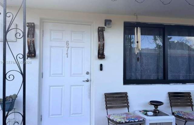 673 W 30th St photos photos