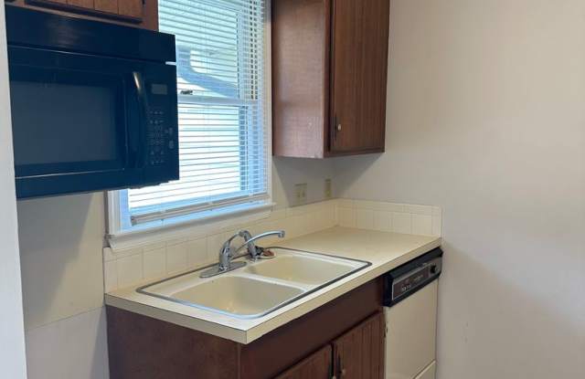 2BR/2BA upper level Condo Gallery 3