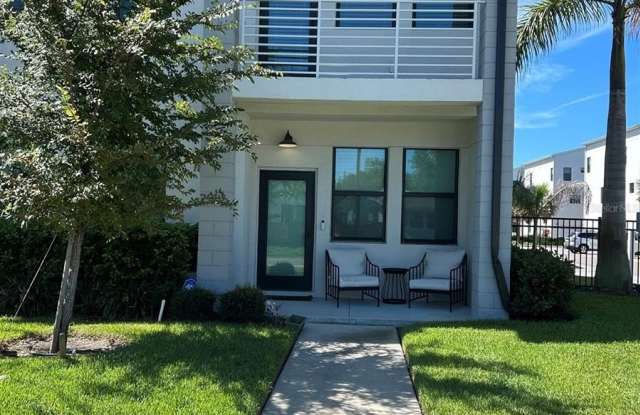 2556 13TH Avenue N Gallery 1