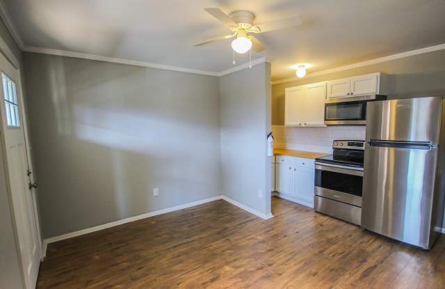 2 Bed Apartment in Highland Park! Laundry onsite! Gallery 4