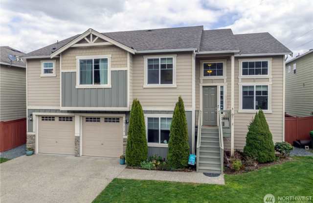 Spacious Eagle Heights Rental w/ Playground, A/C  4-Car Garage photos photos