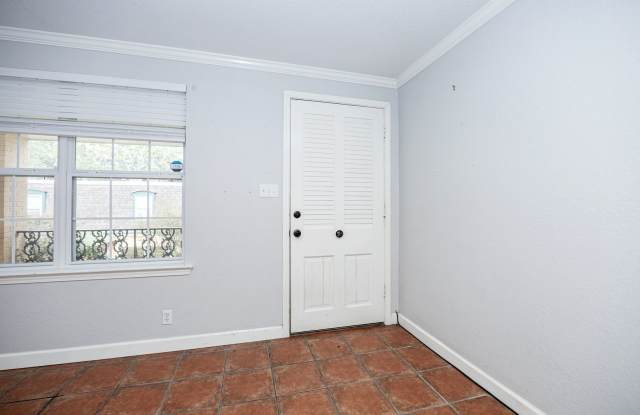 1 Bedroom 1 Bath Condo Gallery 1