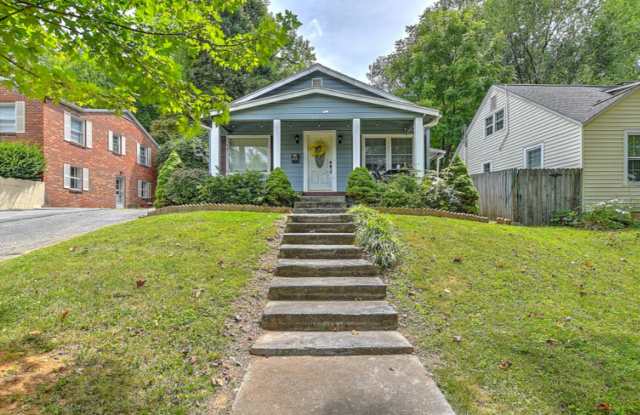 4 bedroom 2 bath home! Tree Streets photos photos