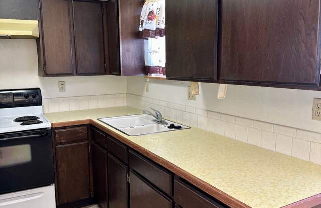 Charming 2-Bedroom, 1.5 bathroom Unit with Air Conditioning Gallery 3