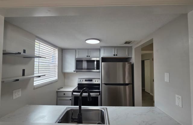 ** HALF OFF 1ST MONTH'S RENT WITH 13 MONTH LEASE ** Gallery 3
