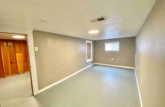 1103 Avenue B Port Neches, Texas 77651 Gallery 4