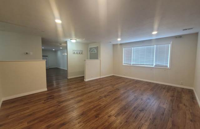 Charming 3 bedroom 2 bath. photos photos