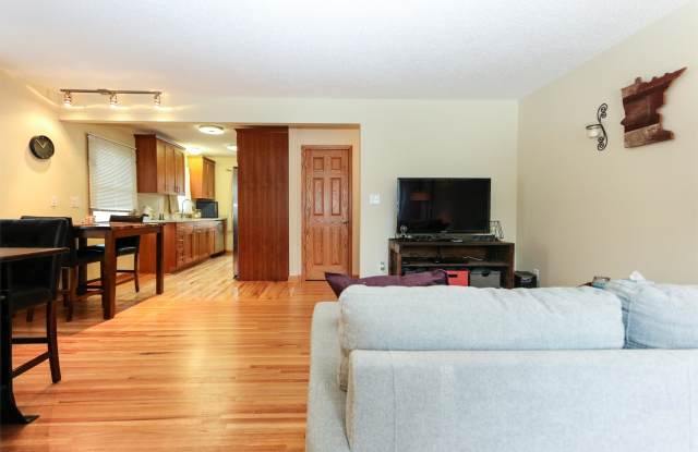 6918 James Ave. Gallery 2
